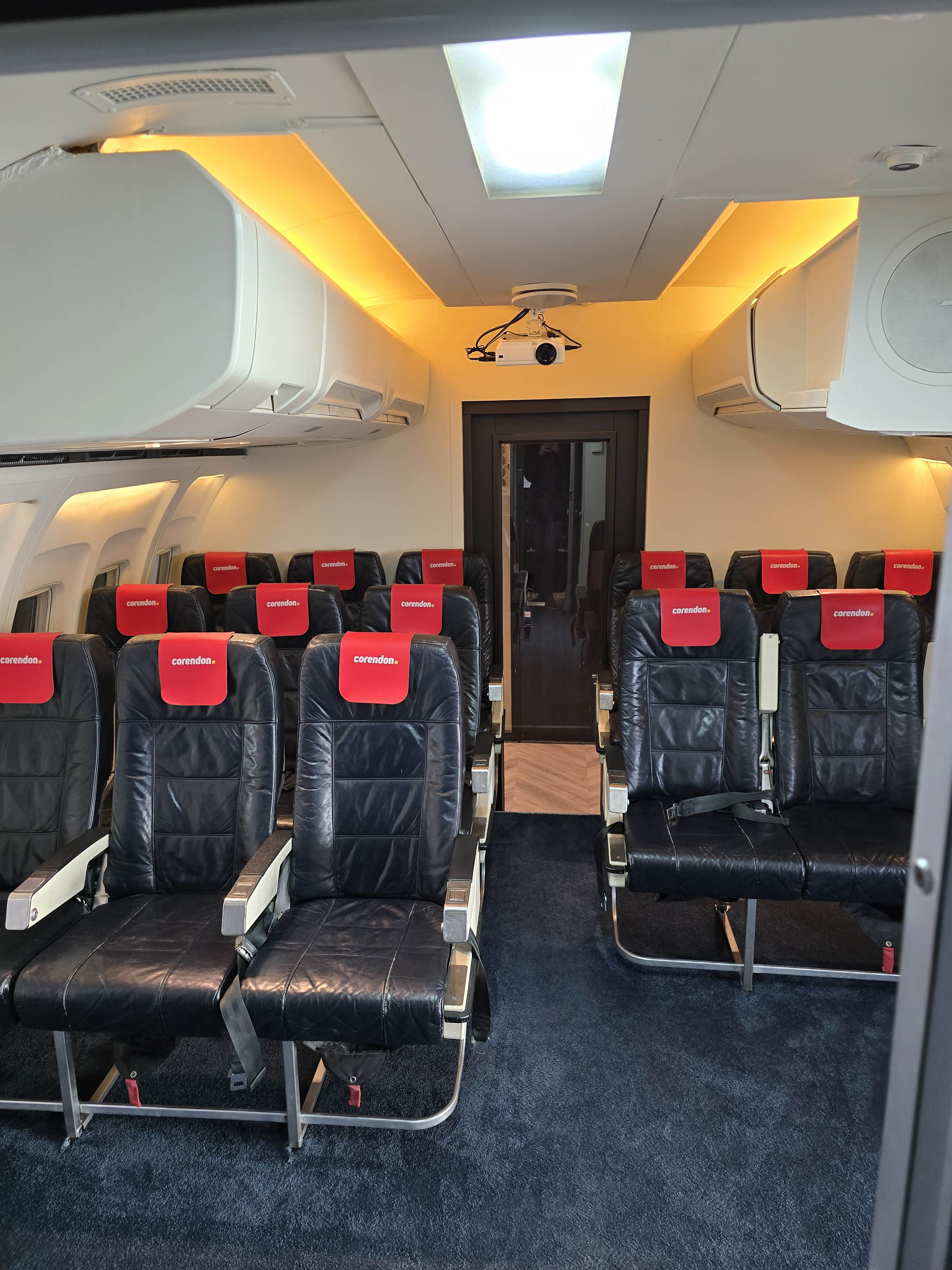 737 Suite cockpit