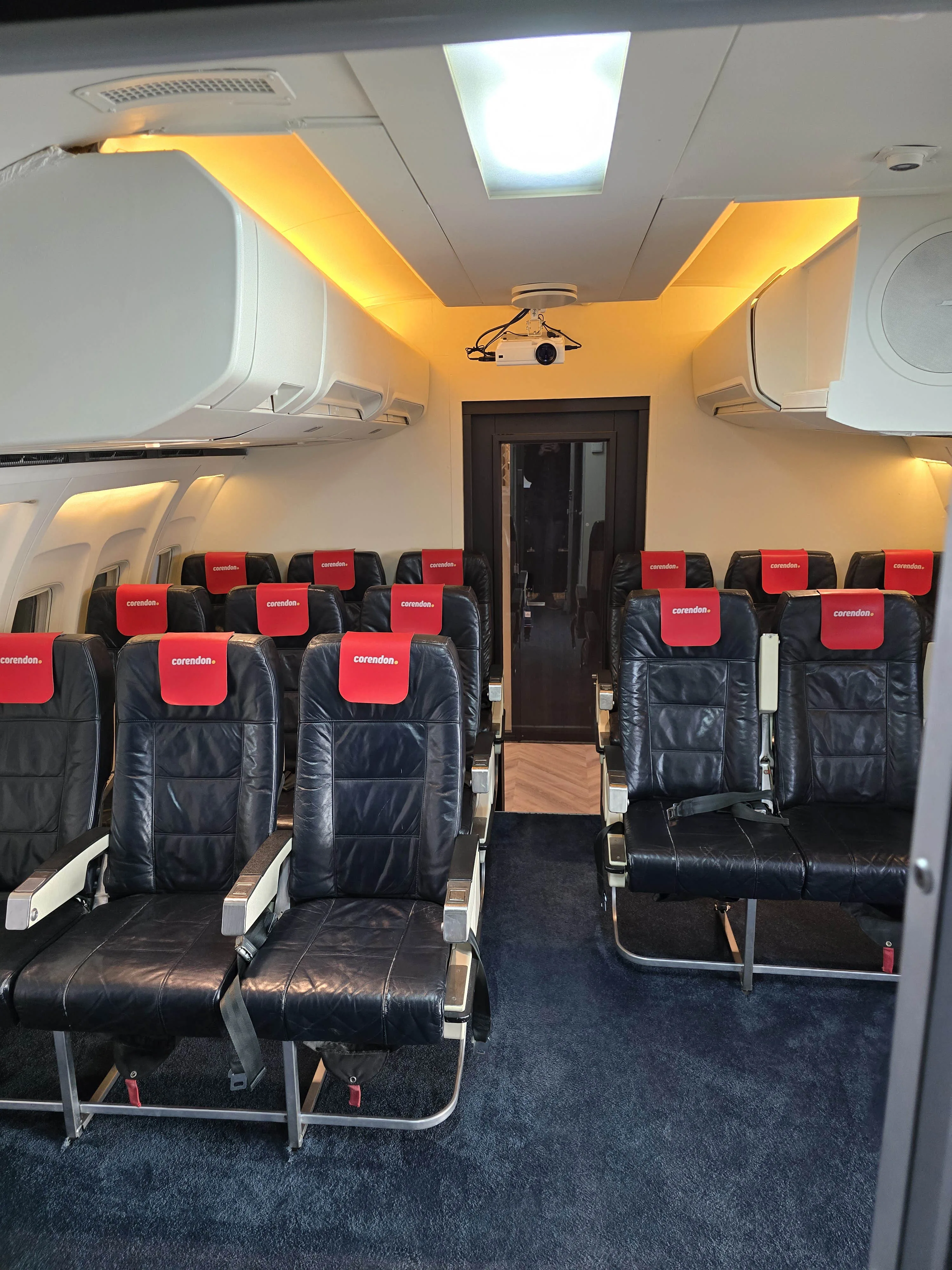 737 Suite cockpit
