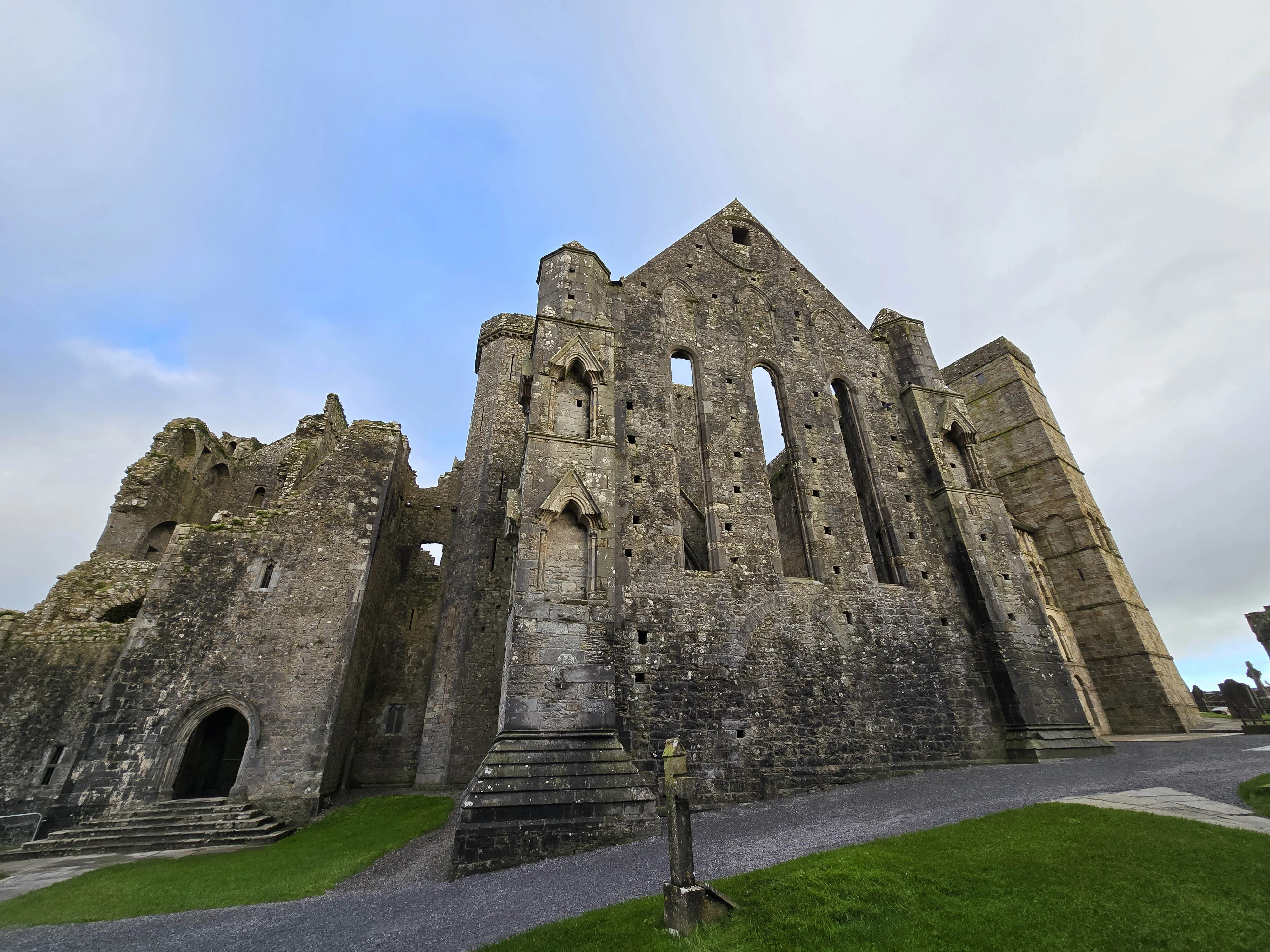 Dublin to Rock of Cashel, Cork, and Blarney Castle Guided Tour