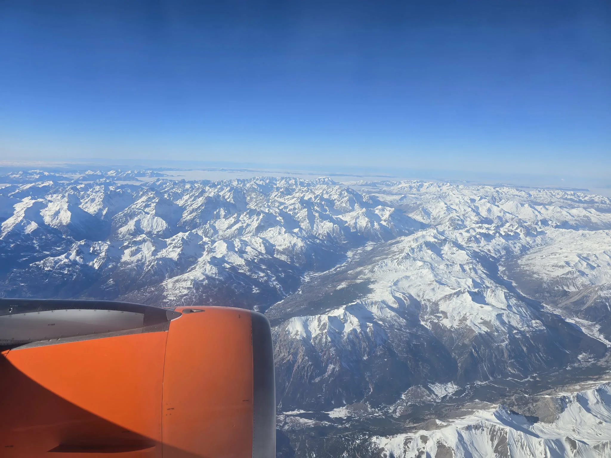 easyJet A320 Flying over the alps