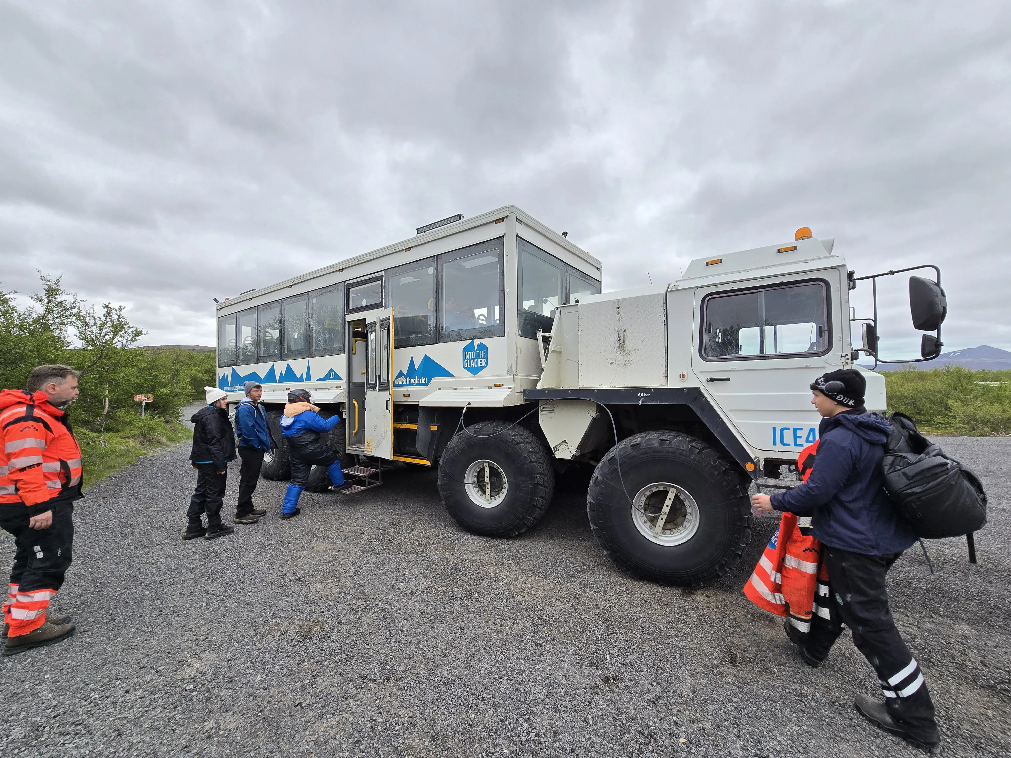 glacier tour transport