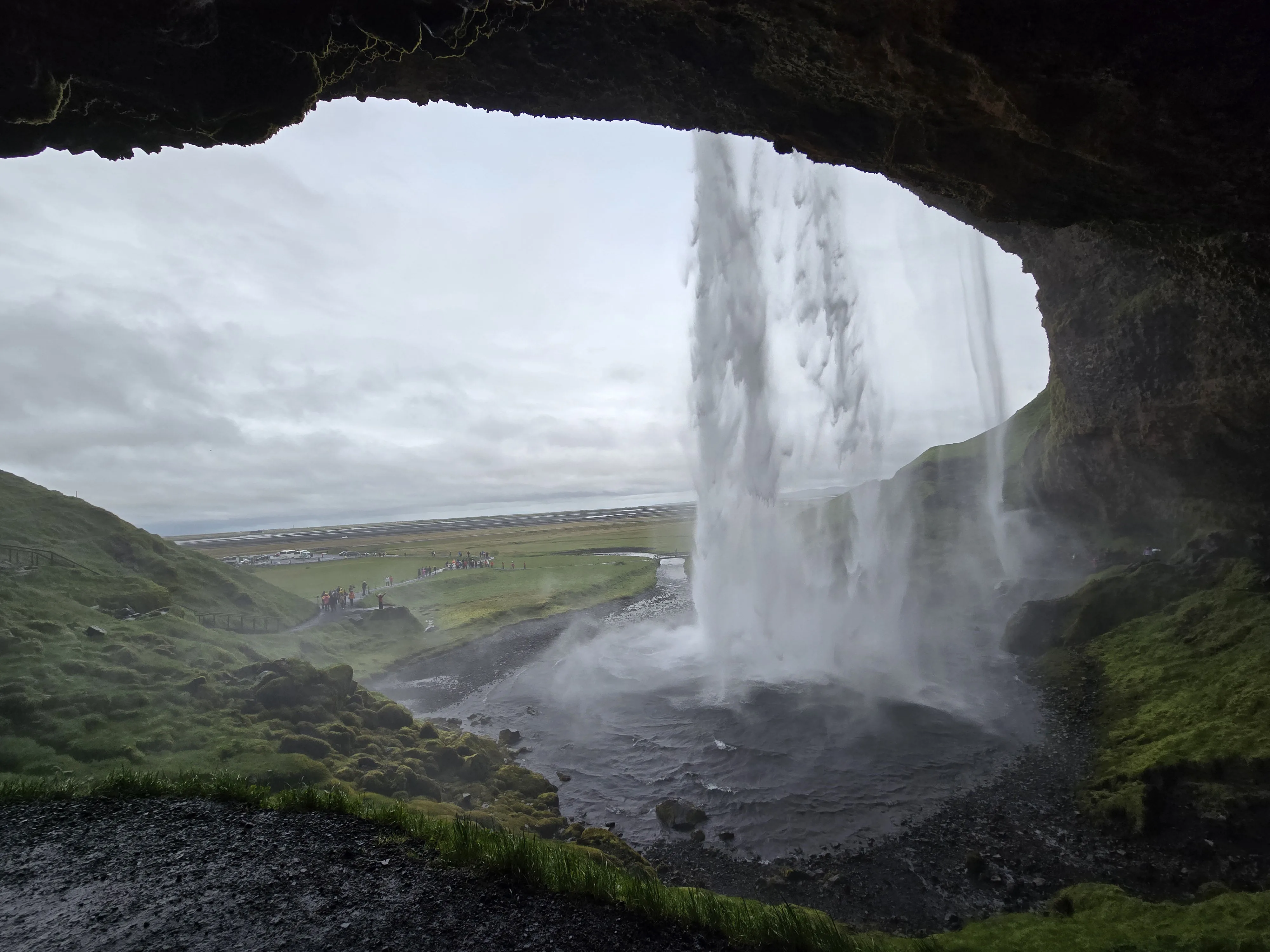 seljalandsfoss waterfall