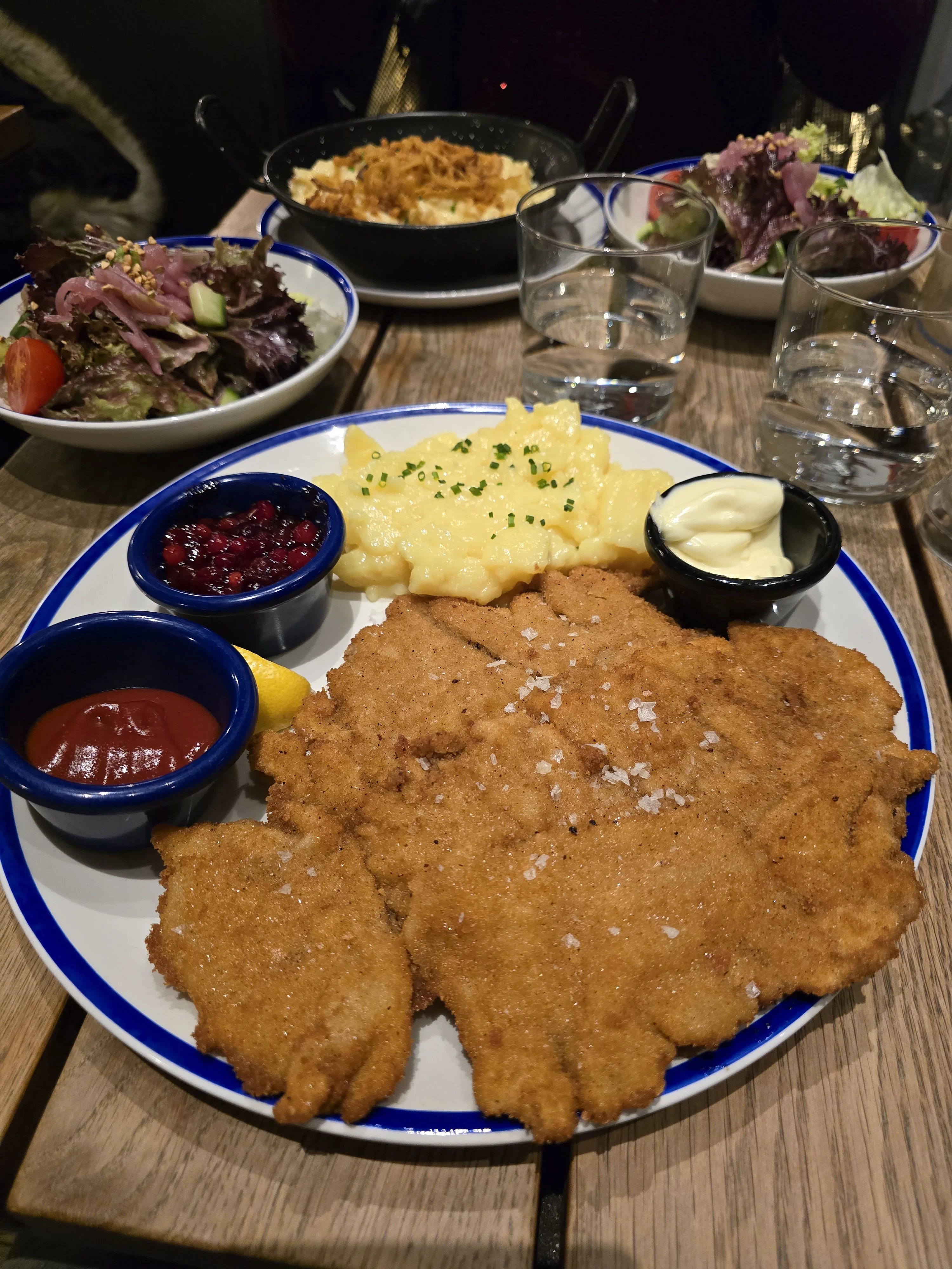 Schnitzel and Kasespätzle
