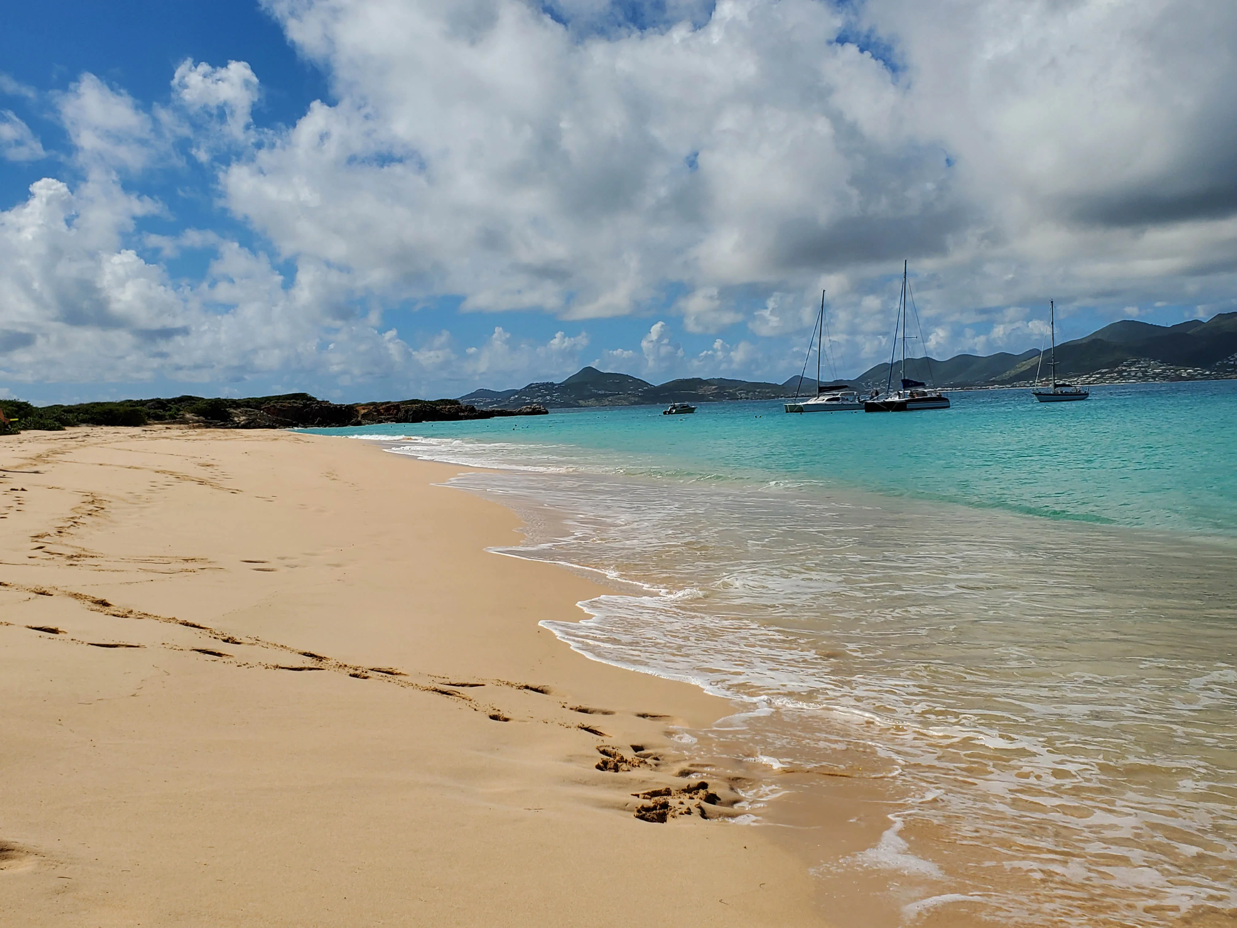 Sailing around Sint Maarten